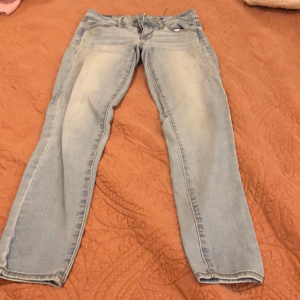Light blue jeans with CUTE stitching American Eagle super stretch